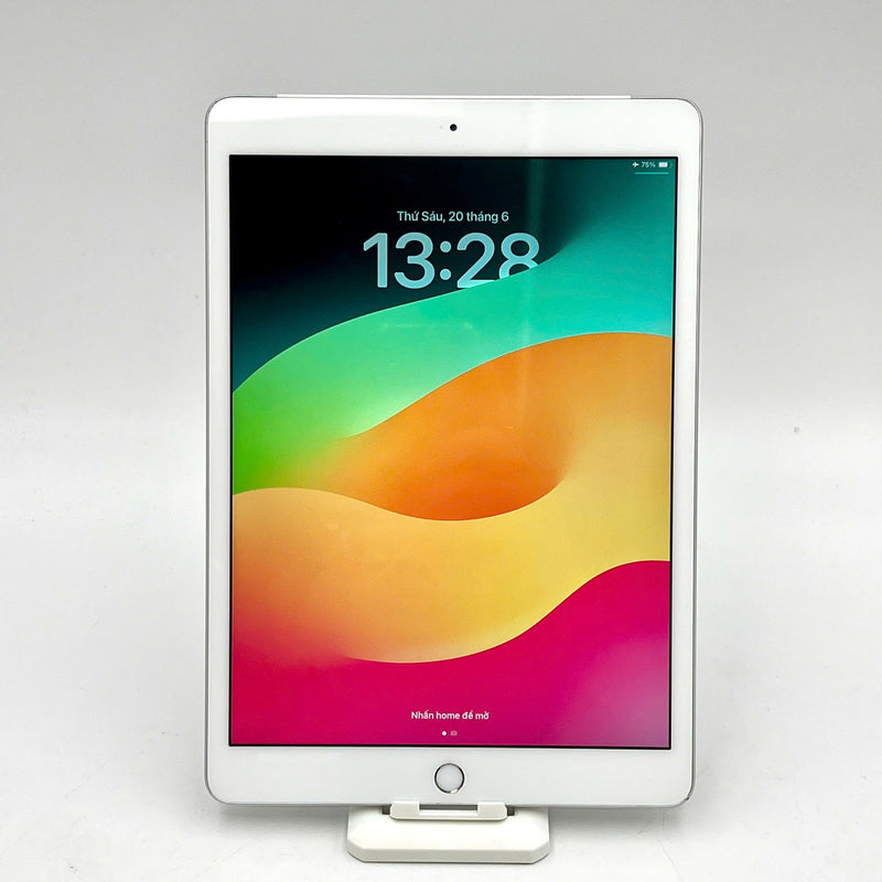 Ipad Gen 7 10.2in Silver 128GB 4G + Wifi 98% battery from 85% International from Apple (Scratches on screen, scratches on back) 