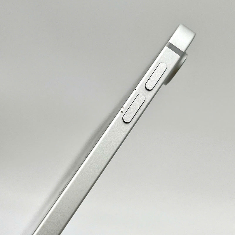 iPad Pro 2018 11in 64GB Silver 4G + Wifi 98% battery from 85% International Apple (scratched - only use Vietnamese sim) 