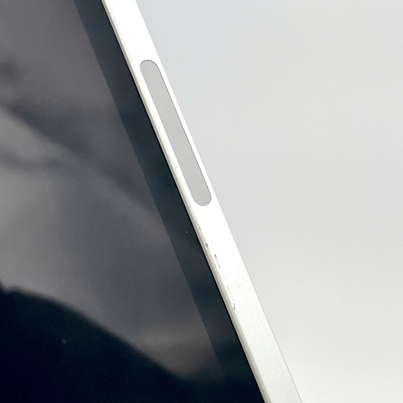 iPad Pro 2018 11in 64GB Silver 4G + Wifi 98% battery from 85% International Apple (scratched - only use Vietnamese sim) 