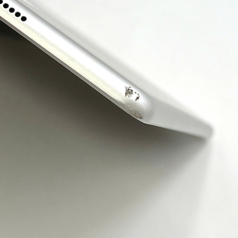 Ipad Gen 7 10.2in 32GB Silver 4G + Wifi 97% battery 96% (dented edges) 
