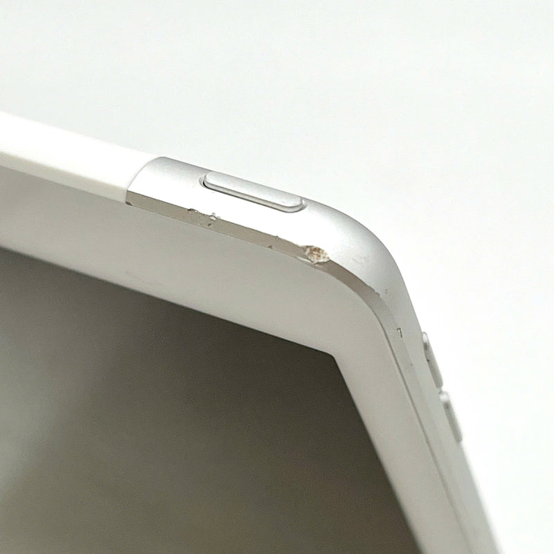 Ipad Gen 7 10.2in 32GB Silver 4G + Wifi 97% battery 96% (dented edges) 