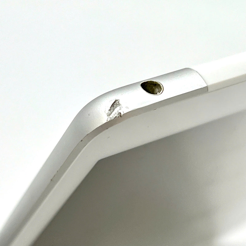 Ipad Gen 7 10.2in 32GB Silver 4G + Wifi 97% battery 96% (dented edges) 