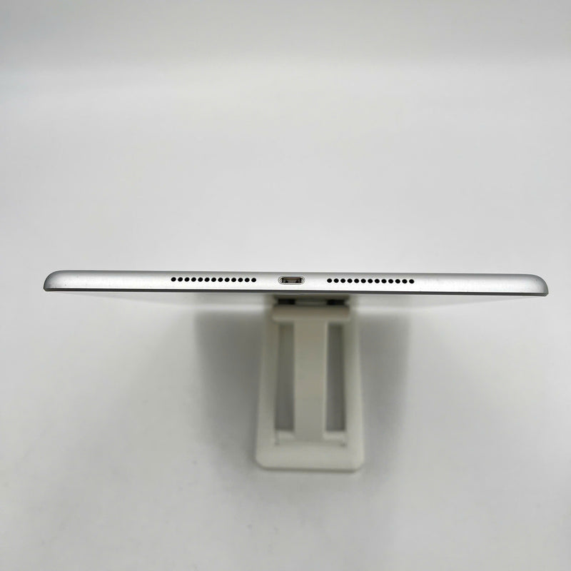 iPad Gen 8 2020 10.2in 32GB Silver 4G + Wifi 98% battery 81% from AU (scratched edges, only use VN sim) 