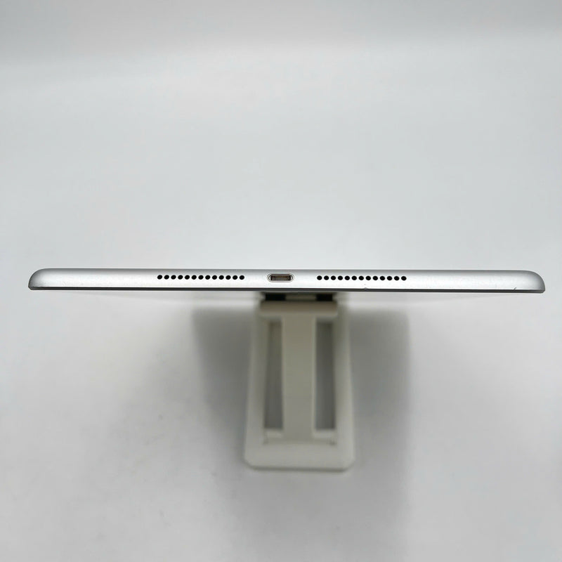 iPad Gen 8 2020 10.2in 32GB Silver 4G + Wifi 98% battery from 85% from AU (scratched edges, scratched back, only uses Vietnamese sim) 