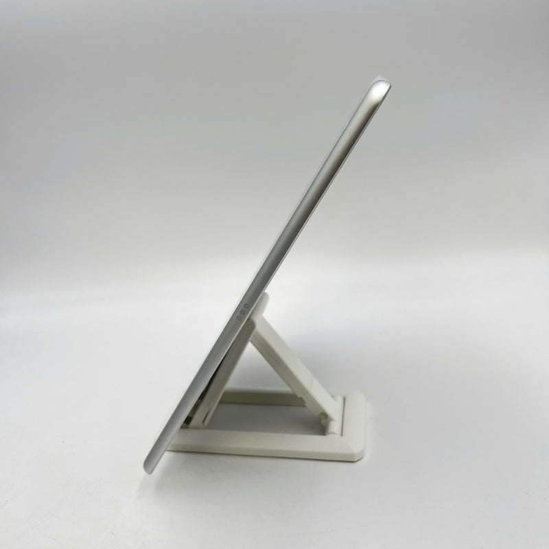 iPad Gen 8 2020 10.2in 32GB Silver 4G + Wifi 98% battery from 85% from AU (scratched edges, scratched back, only uses Vietnamese sim) 