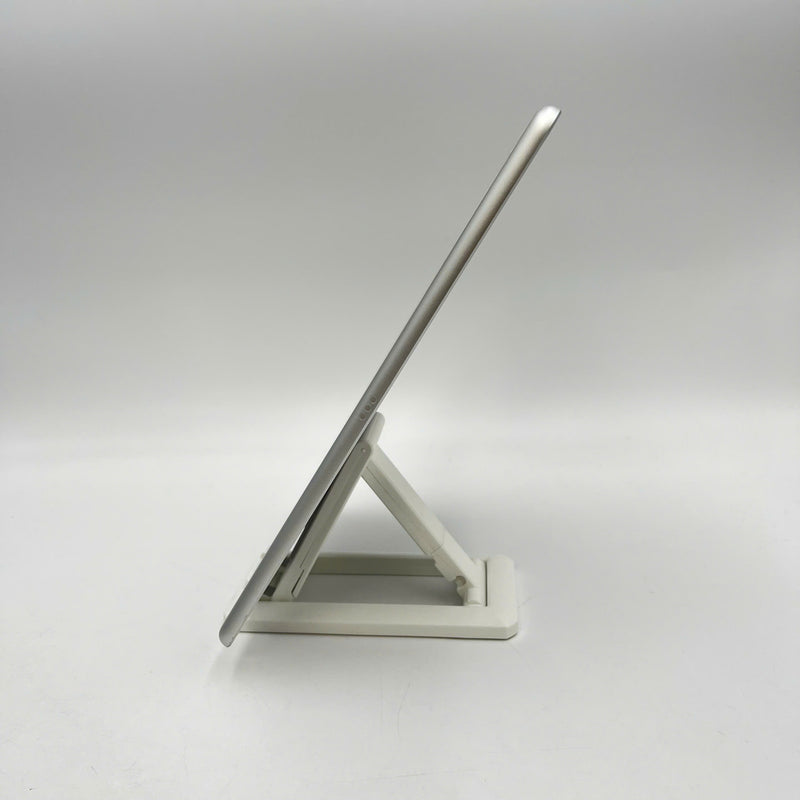 iPad Gen 8 2020 10.2in 32GB Silver 4G + Wifi 98% battery from 90% from AU (scratched edges, scratched back, slightly dented back, only uses Vietnamese sim) 