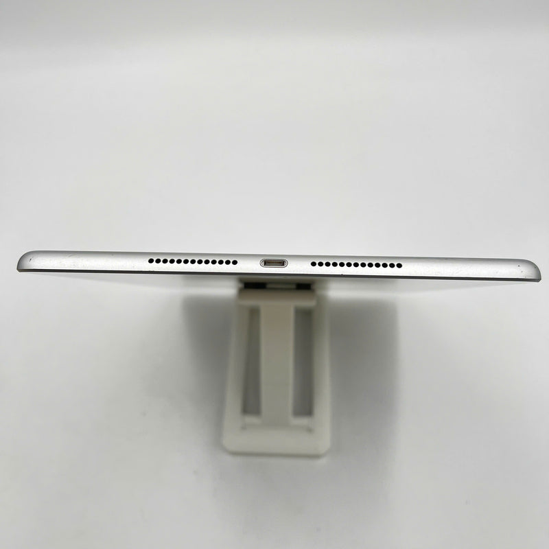 iPad Gen 8 2020 10.2in 32GB Silver 4G + Wifi 98% battery from 90% from AU (scratched edges, scratched back, slightly dented back, only uses Vietnamese sim) 