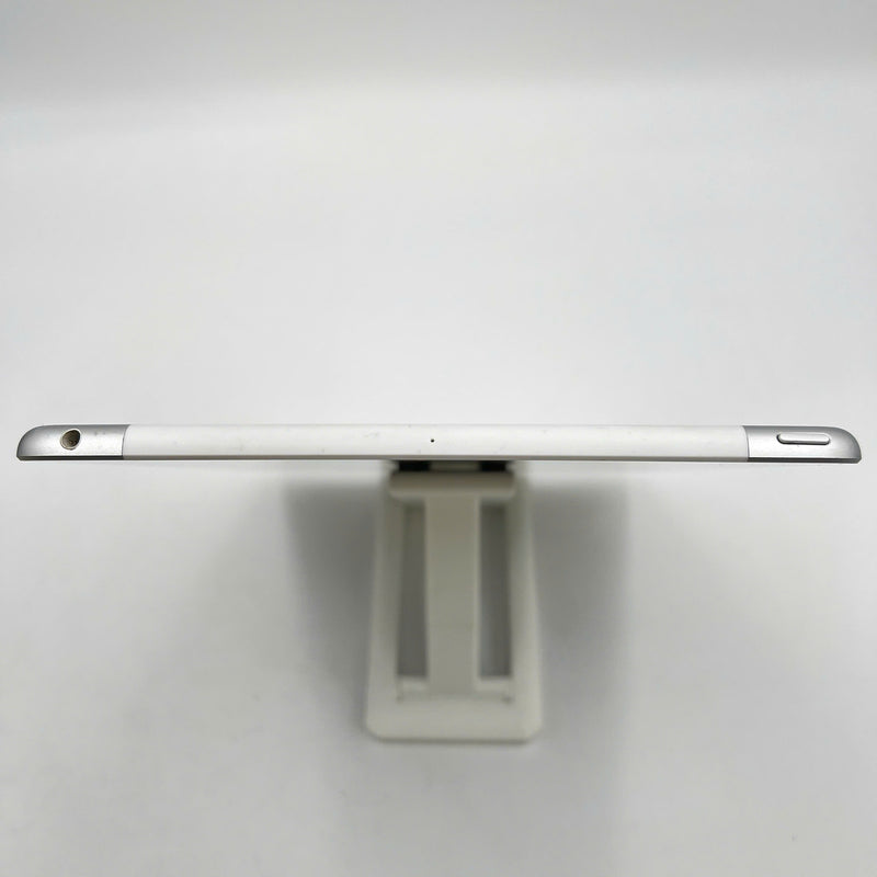 iPad Gen 8 2020 10.2in 32GB Silver 4G + Wifi 98% battery from 90% from AU (scratched edges, scratched back, slightly dented back, only uses Vietnamese sim) 