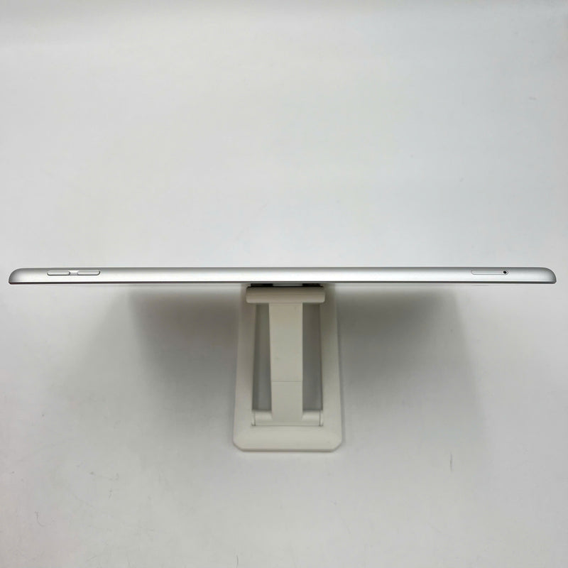 iPad Gen 8 2020 10.2in 32GB Silver 4G + Wifi 98% battery from 85% from AU (scratched back, scratched edges, dusty screen, only uses Vietnamese sim) 