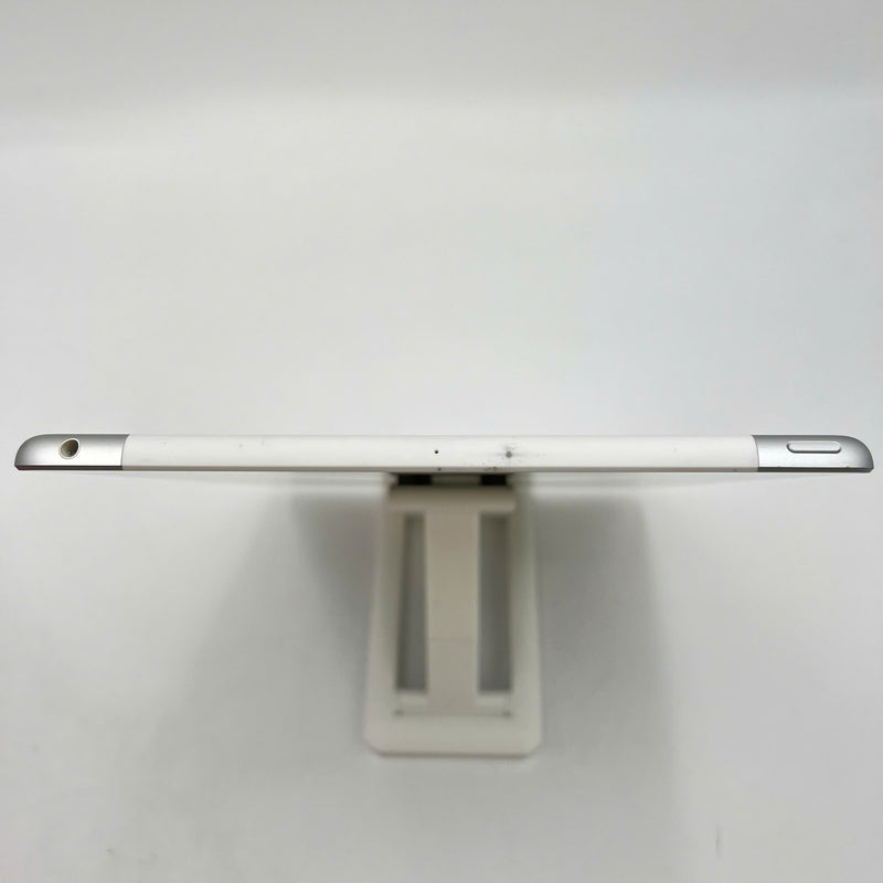 iPad Gen 8 2020 10.2in 32GB Silver 4G + Wifi 98% battery from 85% from AU (scratched back, scratched edges, dusty screen, only uses Vietnamese sim) 