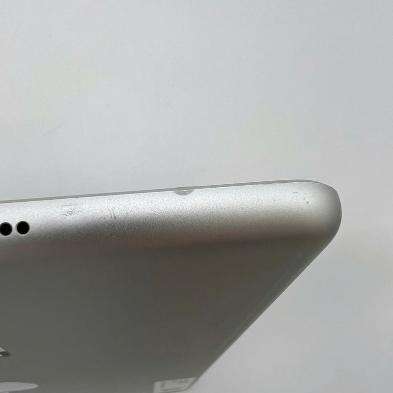 iPad Gen 8 2020 10.2in 32GB Silver 4G + Wifi 98% battery from 85% from AU (scratched back, scratched edges, dusty screen, only uses Vietnamese sim) 