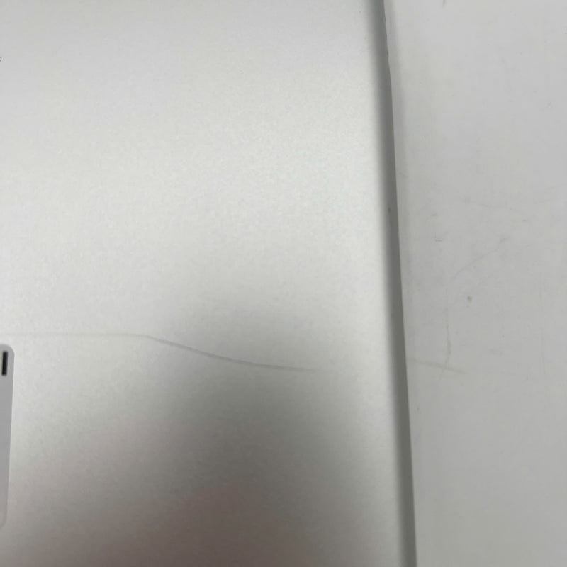 iPad Gen 8 2020 10.2in 32GB Silver 4G + Wifi 98% battery from 85% from AU (scratched back, scratched edges, dusty screen, only uses Vietnamese sim) 