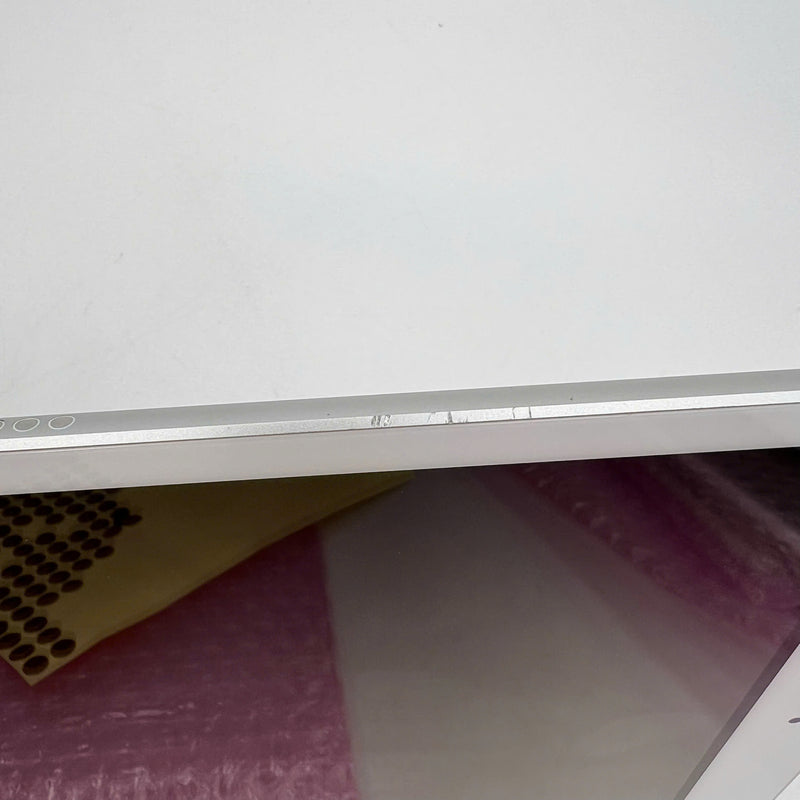 iPad Gen 8 2020 10.2in 32GB Silver 4G + Wifi 98% battery from 90% from AU (scratched back, dusty screen, only uses Vietnamese sim) 