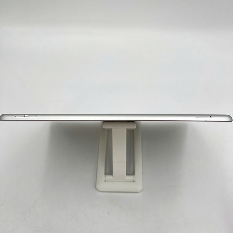 iPad Gen 8 2020 10.2in 32GB Silver 4G + Wifi 98% battery from 90% from AU (scratched back, dusty screen, only uses Vietnamese sim) 