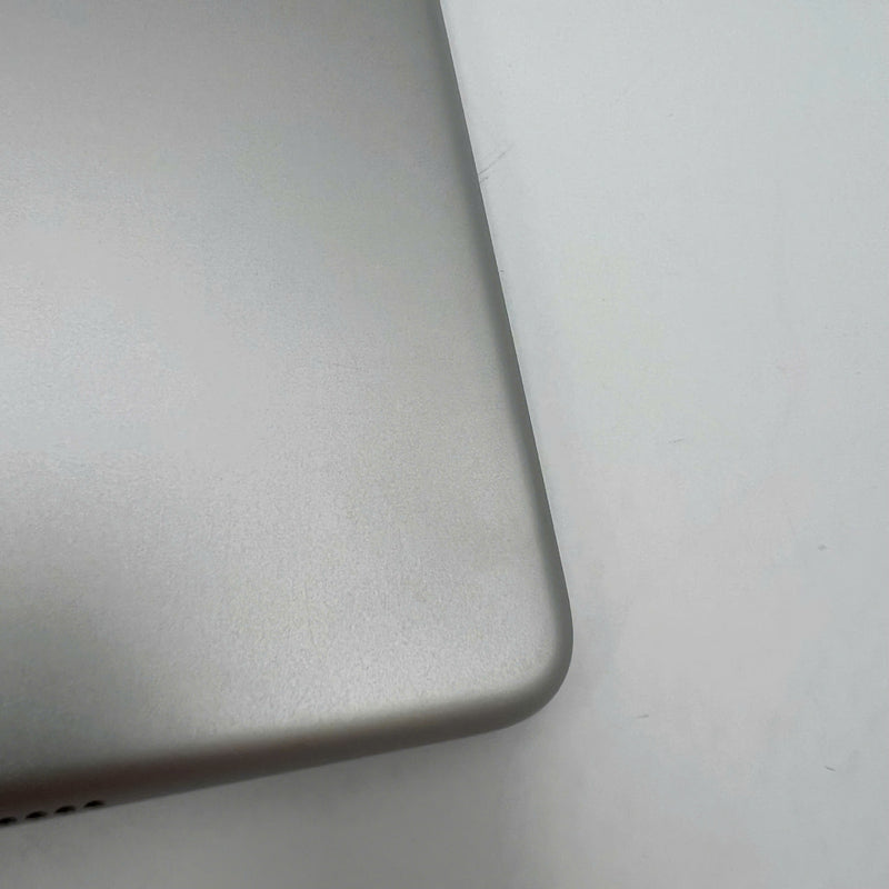 iPad Gen 8 2020 10.2in 32GB Silver 4G + Wifi 98% battery from 90% from AU (scratched back, dusty screen, only uses Vietnamese sim) 