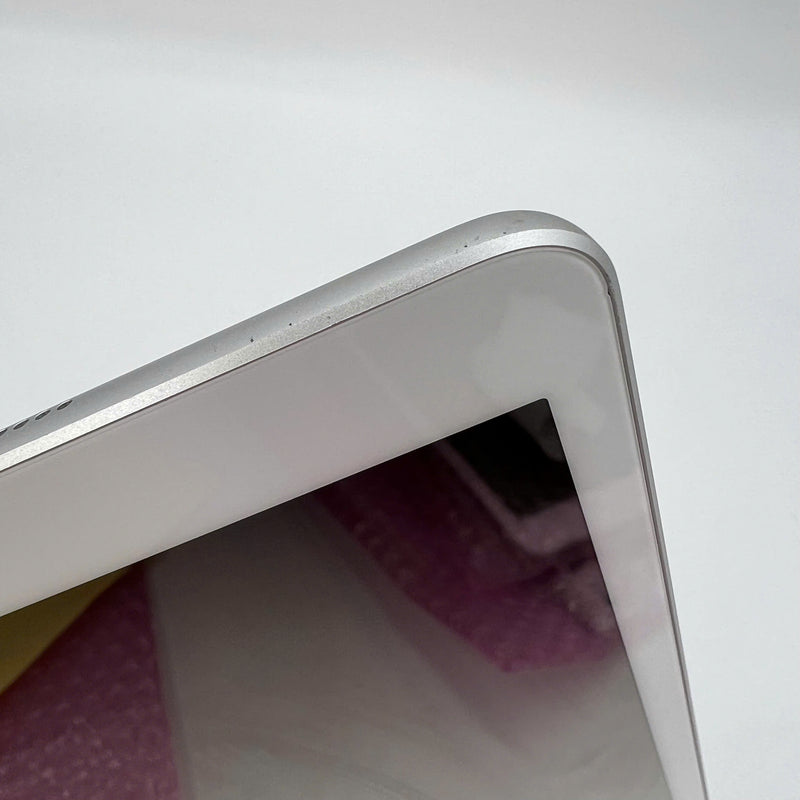 iPad Gen 8 2020 10.2in 32GB Silver 4G + Wifi 98% battery from 90% from AU (scratched back, dusty screen, only uses Vietnamese sim) 