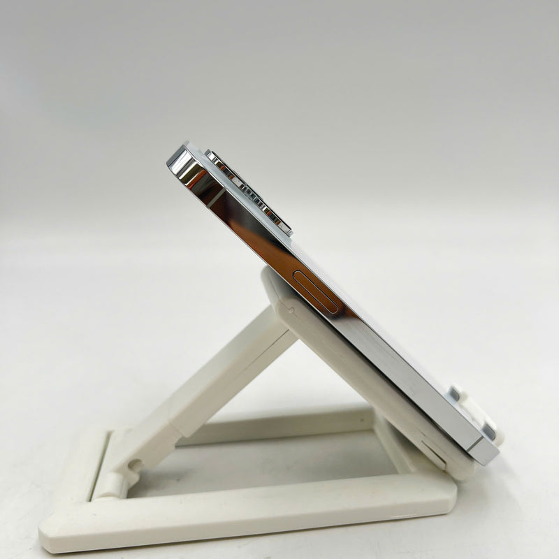iPhone 14 Pro 128GB Silver 98% battery 85% International from SB (No SB sim - Replaced battery - Light scratches on the edge, 0.5x/3x spots) - HH3747 