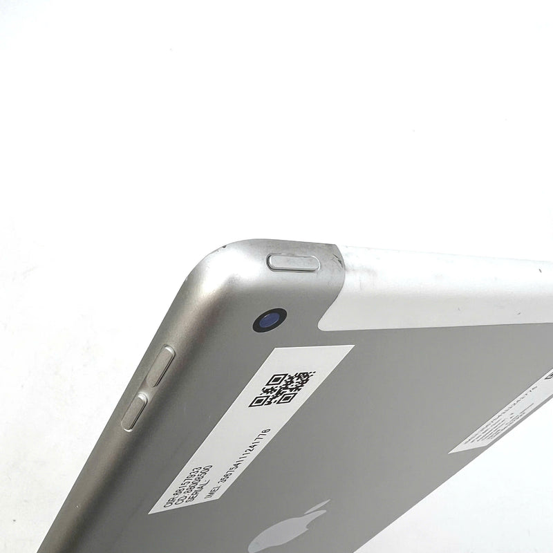 iPad Gen 8 2020 10.2in 32GB Silver 4G + Wifi 98% battery from 90% from AU (scratched edges, scratched back, dust on screen) 