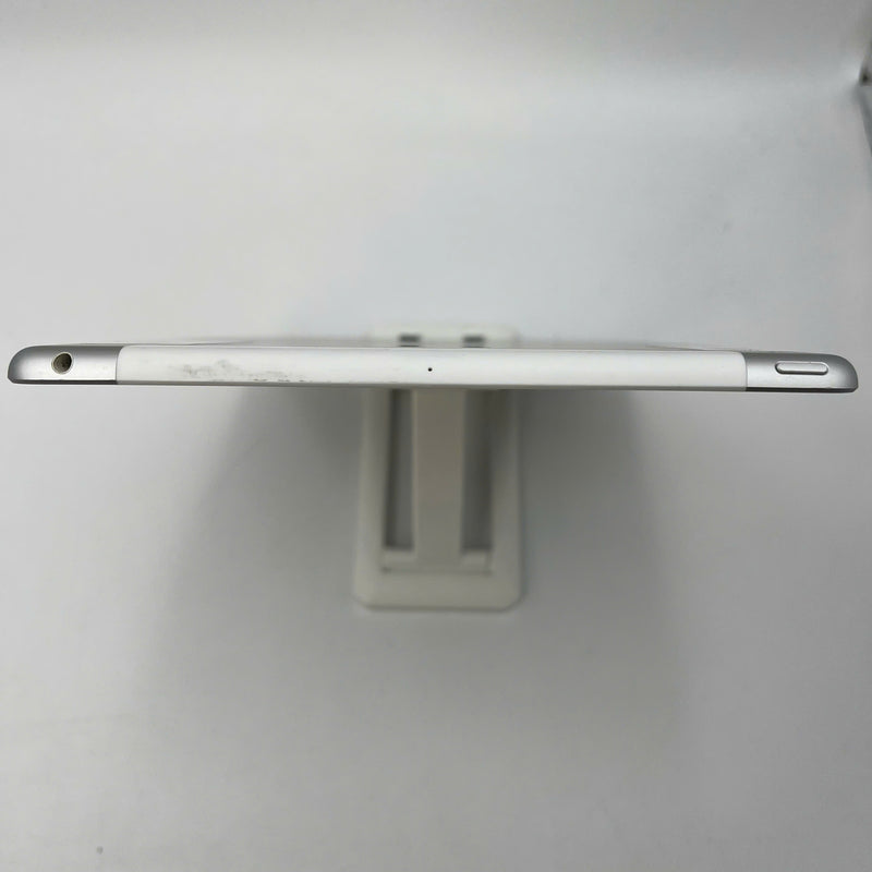 iPad Gen 8 2020 10.2in 32GB Silver 4G + Wifi 98% battery from 80% from AU (scratched back, scratched edges, dusty screen, dented edges) 