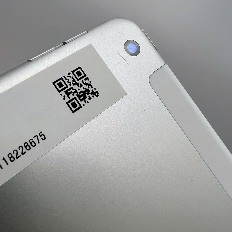 iPad Gen 8 2020 10.2in 32GB Silver 4G + Wifi 98% battery from 80% from AU (scratched back, scratched edges, dusty screen, dented edges) 