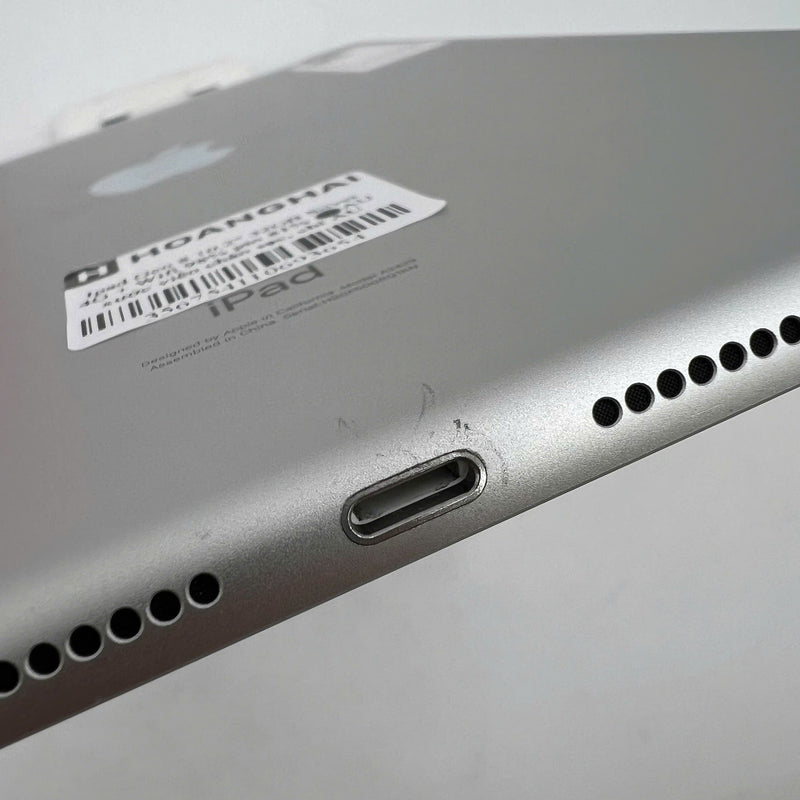 iPad Gen 8 2020 10.2in 32GB Silver 4G + Wifi 98% battery from 80% from AU (scratched back, scratched edges, dusty screen, dented edges) 