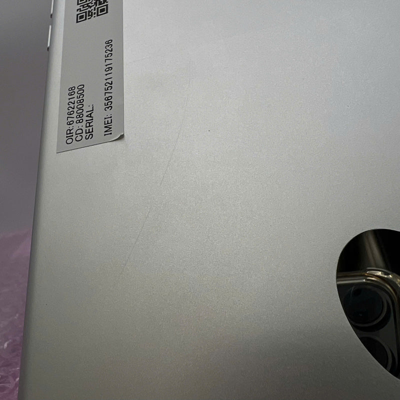 iPad Gen 8 2020 10.2in 32GB Silver 4G + Wifi 98% battery from 80% from AU (scratched back, scratched edges, dusty screen, dented edges) 