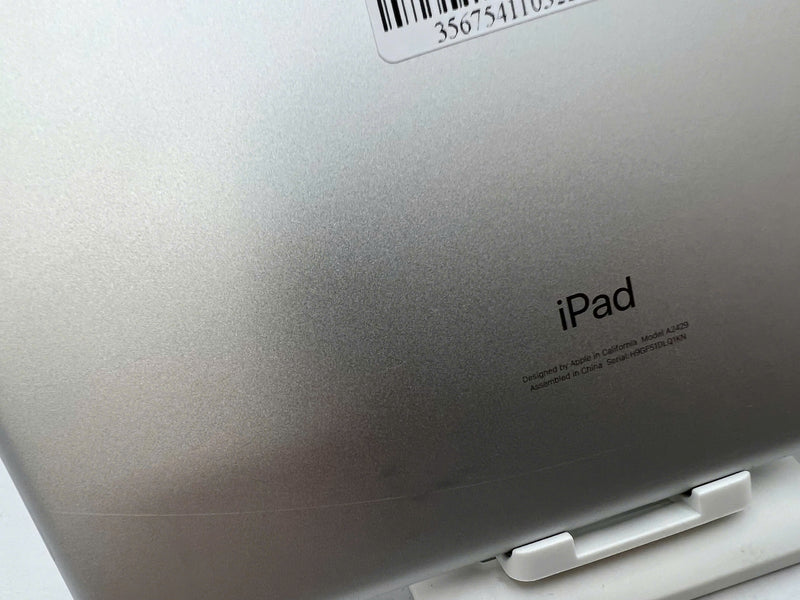 iPad Gen 8 2020 10.2in 32GB Silver 4G + Wifi 98% battery from 85% from AU (scratched back, scratched edges, dusty screen, dented back) 