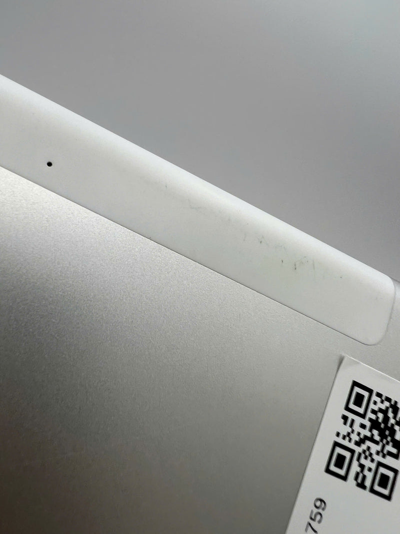 iPad Gen 8 2020 10.2in 32GB Silver 4G + Wifi 98% battery from 85% from AU (scratched back, scratched edges, dusty screen, dented back) 