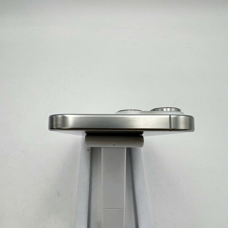 iPhone 16 Pro Max 256GB White 98% battery 100% International from SB (No SB sim - scratched screen, scratched edges) - HH0764 