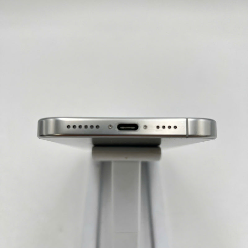 iPhone 16 Pro Max 256GB White 98% battery 100% International from SB (No SB sim - scratched screen, scratched edges) - HH0764 