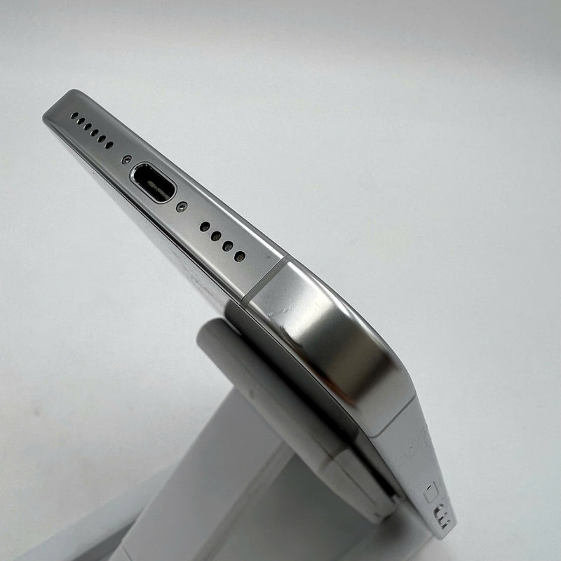 iPhone 16 Pro Max 256GB White 98% battery 100% International from SB (No SB sim - scratched screen, scratched edges) - HH0764 