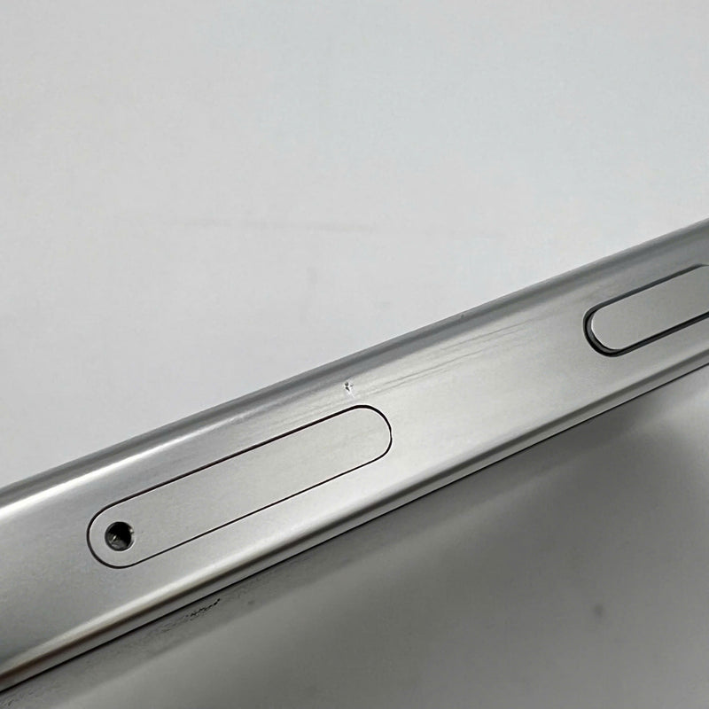 iPhone 16 Pro Max 256GB White 98% battery 100% International from SB (No SB sim - scratched screen, scratched edges) - HH0764 