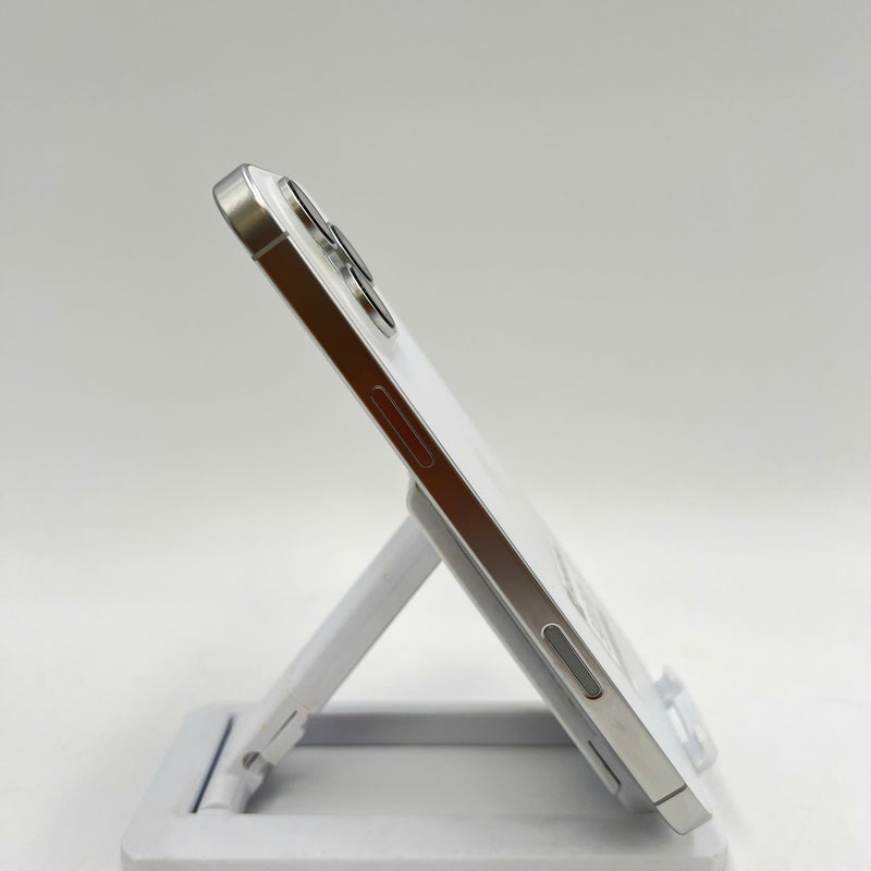 iPhone 16 Pro Max 256GB White 98% battery 100% International from SB (No SB sim - scratched screen, scratched edges) - HH0764 