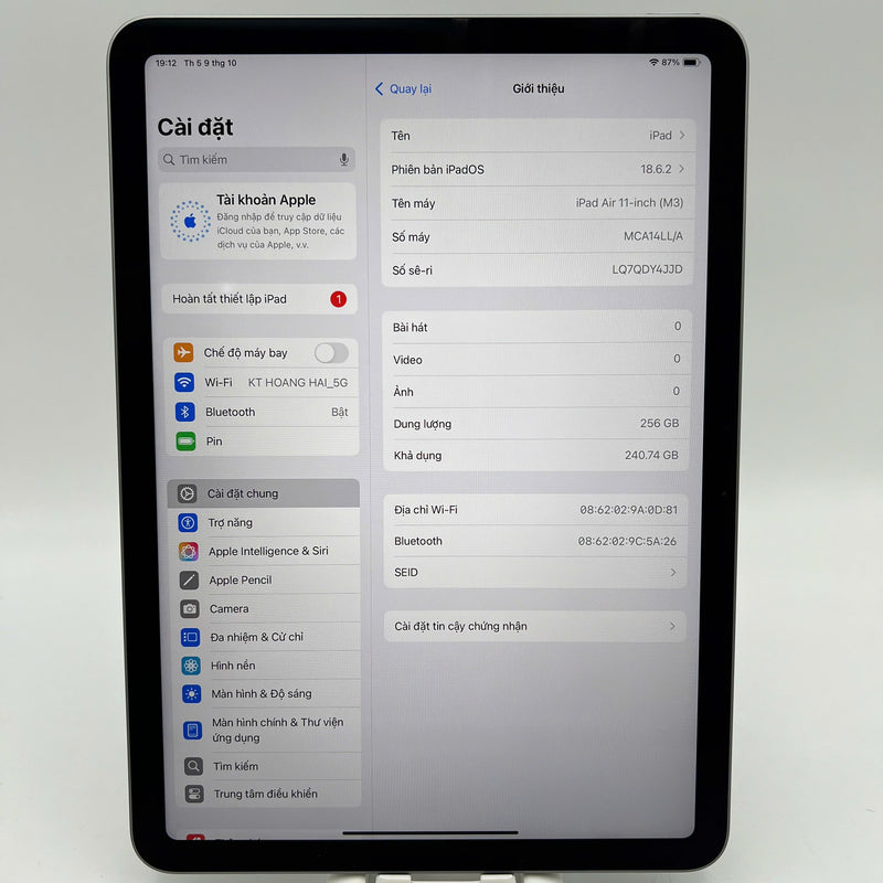 Ipad Air 7 2025 M3 2025 11" 256GB Gray Wifi 98% battery 100% (US version, engraved name) - Device error waiting to be fixed 