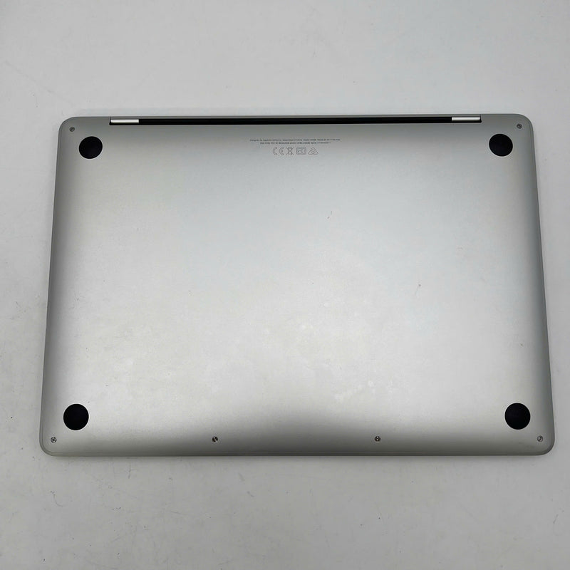 Macbook Pro 2022 13.3in Silver Apple M2/ RAM 8GB/ SSD 256GB 98% battery 95% BPTN (charged 18 times - chipped edge) 