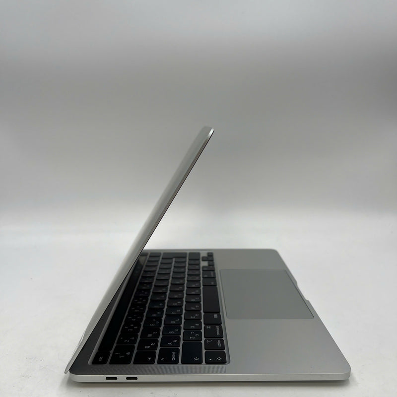 Macbook Pro 2022 13.3in Silver Apple M2/ RAM 8GB/ SSD 256GB 98% battery 95% BPTN (charged 18 times - chipped edge) 