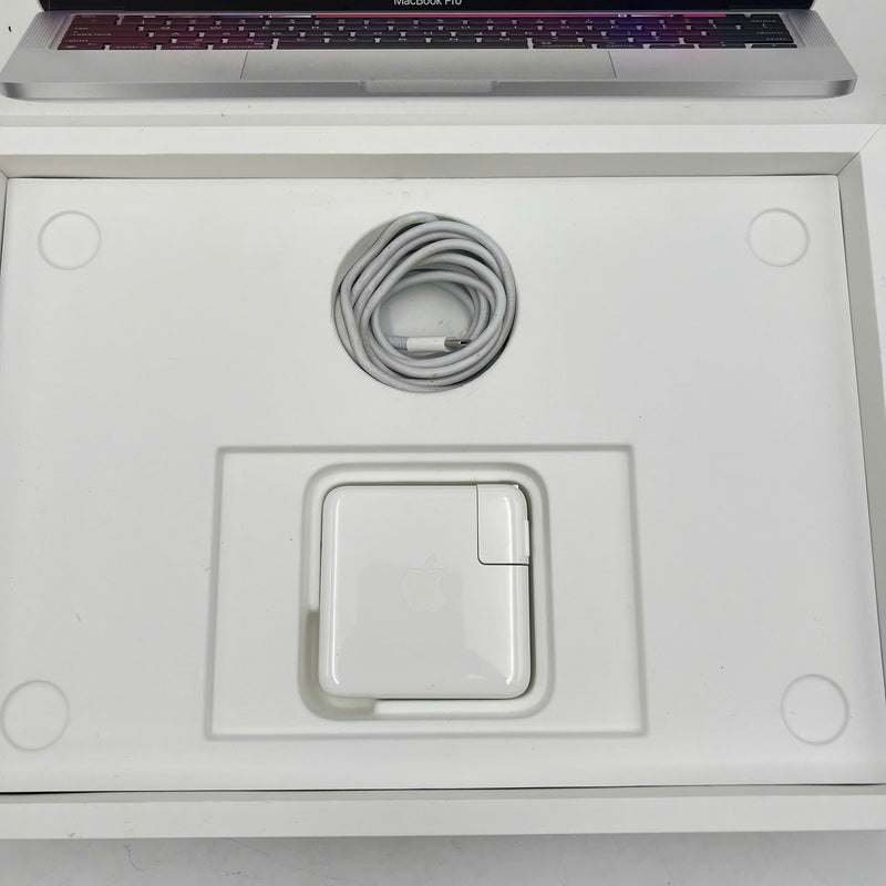 Macbook Pro 2022 13.3in Silver Apple M2/ RAM 8GB/ SSD 256GB 98% battery 95% BPTN (charged 18 times - chipped edge) 