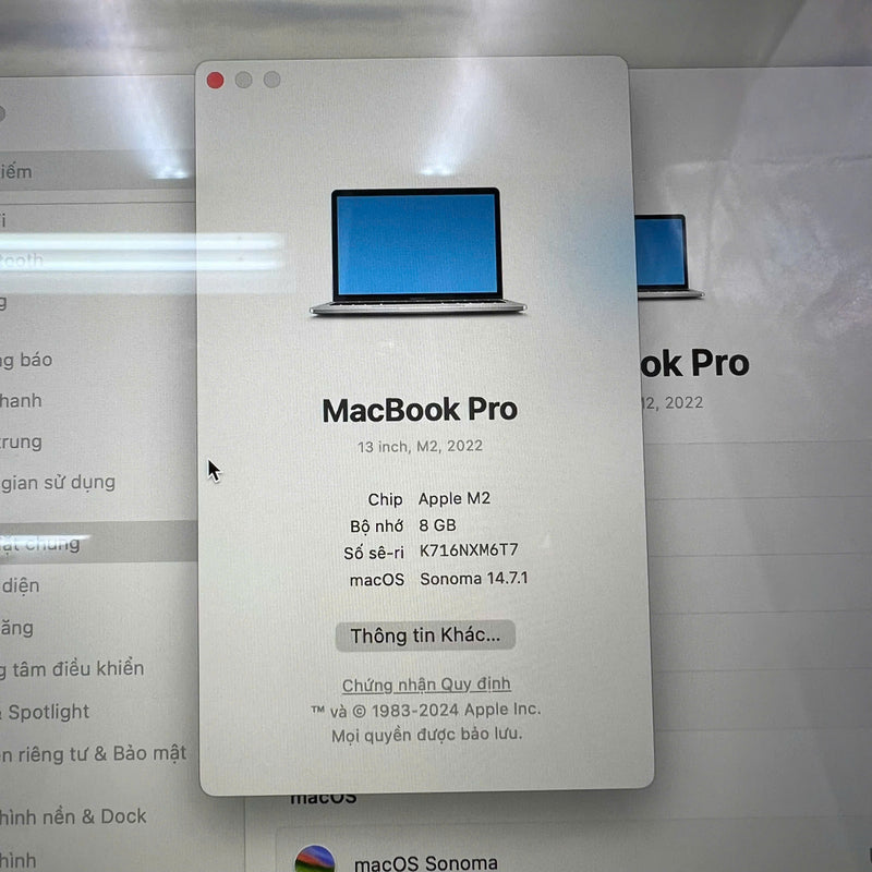 Macbook Pro 2022 13.3in Silver Apple M2/ RAM 8GB/ SSD 256GB 98% battery 95% BPTN (charged 18 times - chipped edge) 