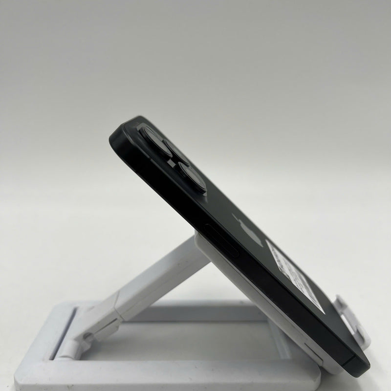 iPhone 15 Pro 1TB Black 98% battery 87% Apple International (scratched paint on the edge) - HH3436 