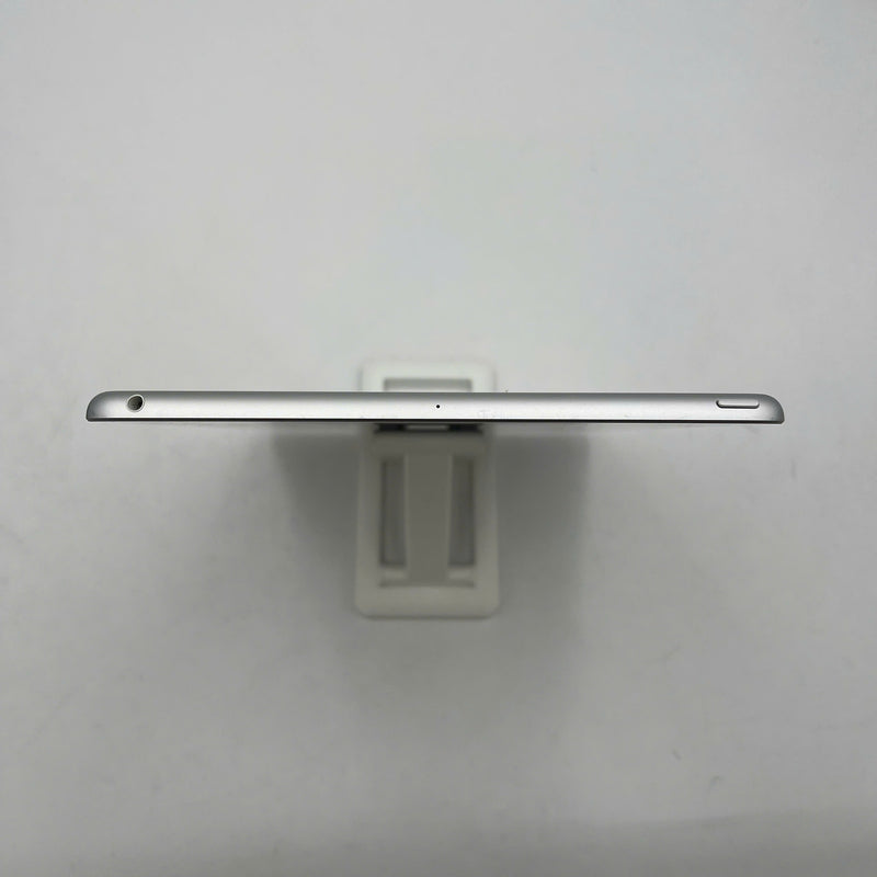 iPad Gen 7 10.2inch Silver 32GB Wifi 98% battery from 95% (scratched edges, scratched charging port edges) 