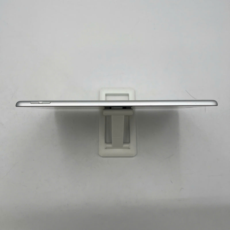 iPad Gen 7 10.2inch Silver 32GB Wifi 98% battery from 95% (scratched edges, scratched charging port edges) 