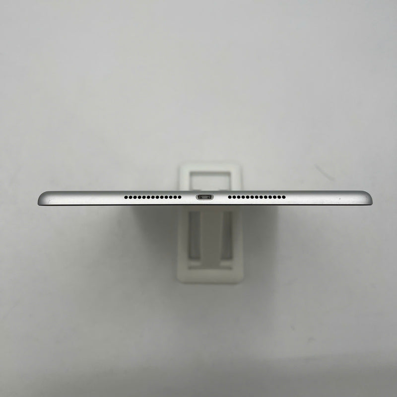 iPad Gen 7 10.2inch Silver 32GB Wifi 98% battery from 95% (scratched edges, scratched charging port edges) 