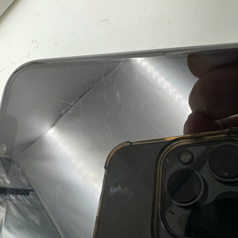 iPhone 11 Pro 256GB Green 98% battery 100% The device has paid all network fees and is used as an Apple International (Replaced battery, scratched screen) - HH2887 