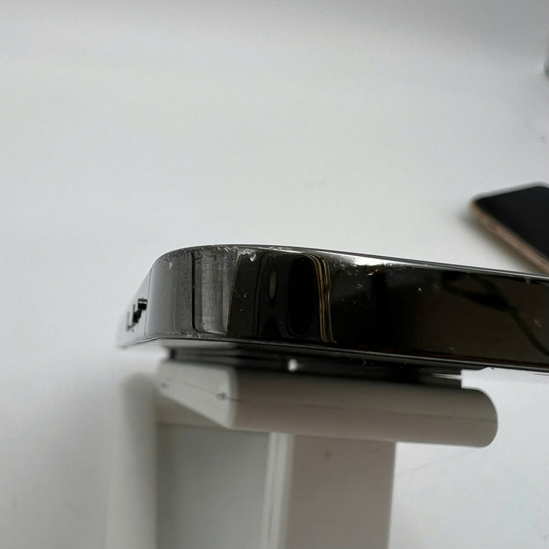 iPhone 12 Pro 256GB Black 98% battery 100% The device has paid off all network fees and is used like Apple International (Replaced battery, 1x spot, scratched edges, scratched screen) - HH4607 