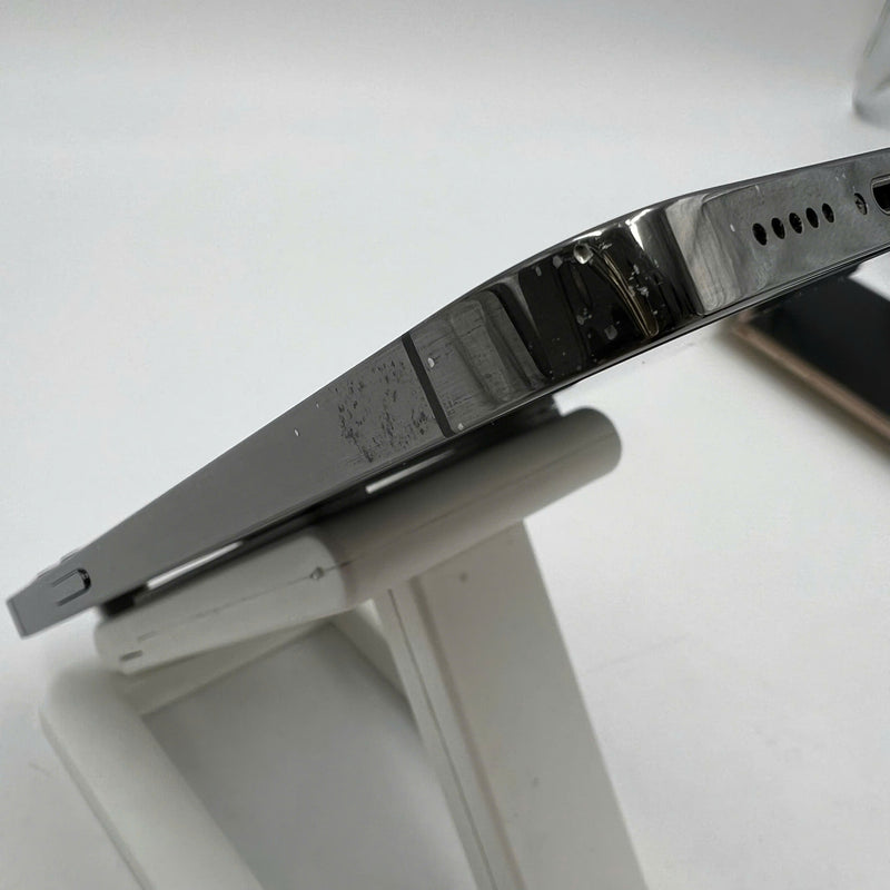 iPhone 12 Pro 256GB Black 98% battery 100% The device has paid off all network fees and is used like Apple International (Replaced battery, 1x spot, scratched edges, scratched screen) - HH4607 