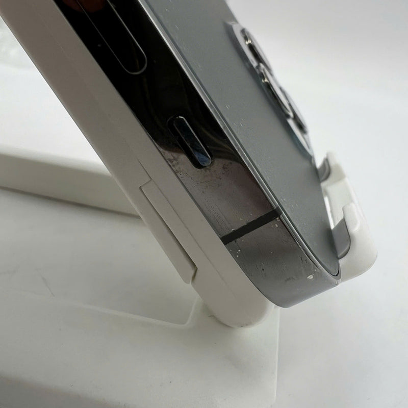 iPhone 12 Pro 256GB Black 98% battery 100% The device has paid off all network fees and is used like Apple International (Replaced battery, 1x spot, scratched edges, scratched screen) - HH4607 