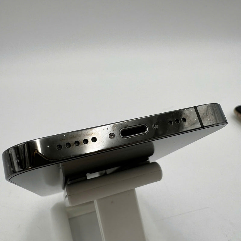 iPhone 12 Pro 256GB Black 98% battery 100% The device has paid off all network fees and is used like Apple International (Replaced battery, 1x spot, scratched edges, scratched screen) - HH4607 