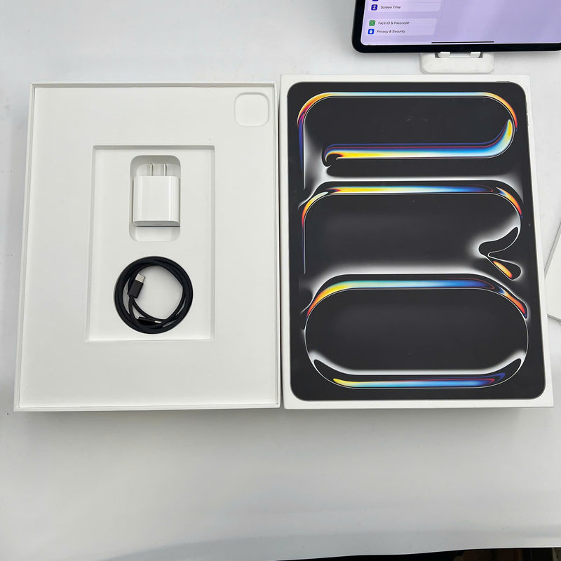 iPad Pro 2024 M4 13in 512GB Black Wifi 99% Fullbox 100% battery (charged 17 times) 