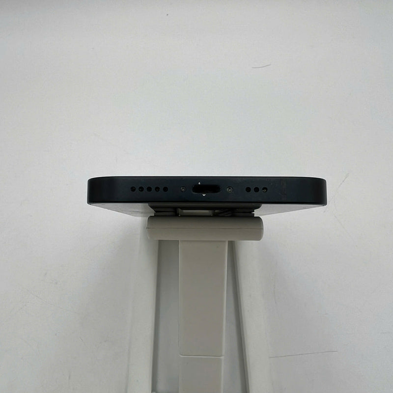 iPhone 13 128GB Black 98% battery 100% The device has paid off all network fees and is used like an Apple International (Battery replaced, dark edges, scratches on edges, scratches on the cam edge) - HH3970 