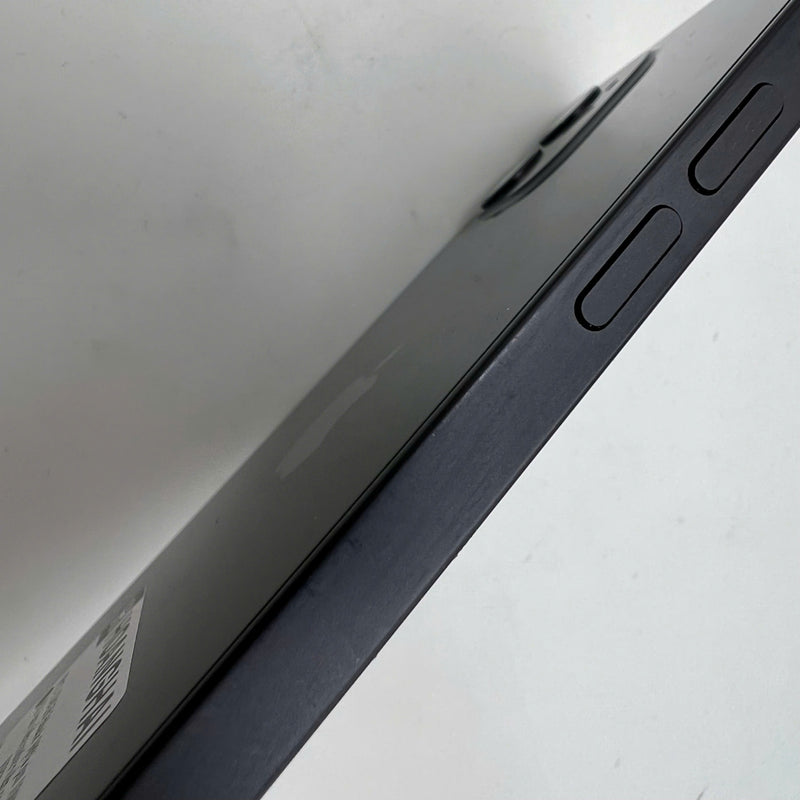 iPhone 12 128GB Black 98% battery 100% The device has paid off all network fees and is used like an Apple International (Battery replaced, dark edges, scratched orange edges) - HH7021 